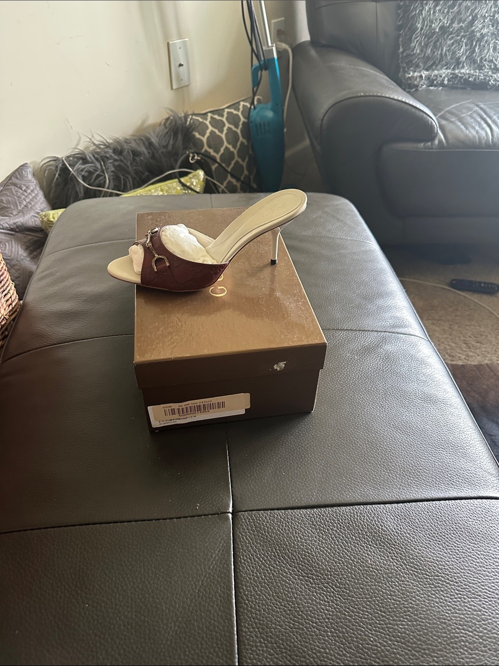 Gucci Women's Burgundy Leather Open-Toe Slide Mule with Horsebit - Picture 2 of 7